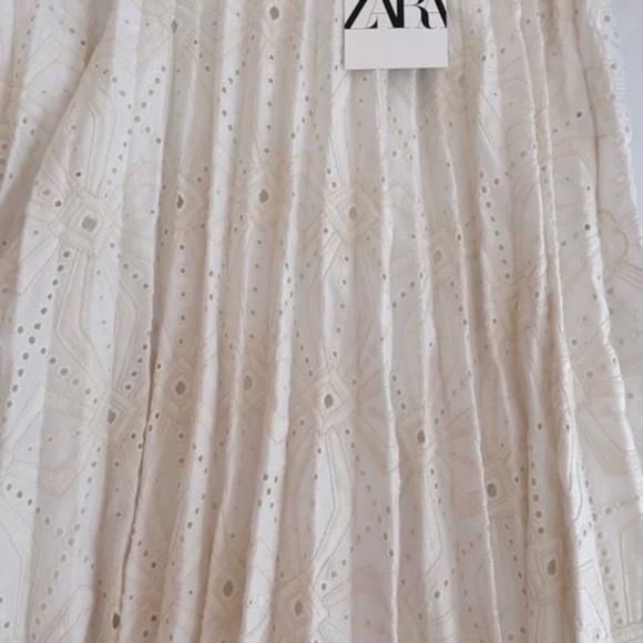 New Zara Limited edition - Open Eyelet Embroidered Patchwork Pleated Skirt - Picture 7 of 13